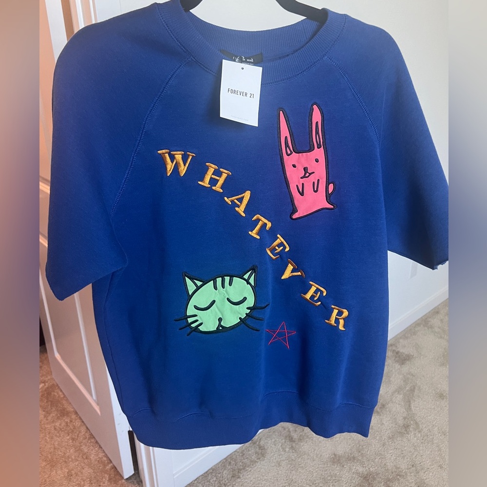 Women’s medium forever 21 short sleeved cat sweatshirt